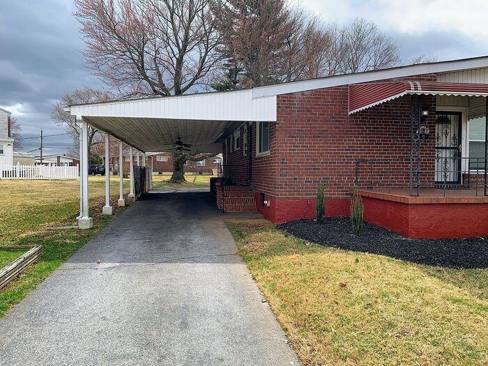 6236 Robin Hill Rd - Photo 2 of 20