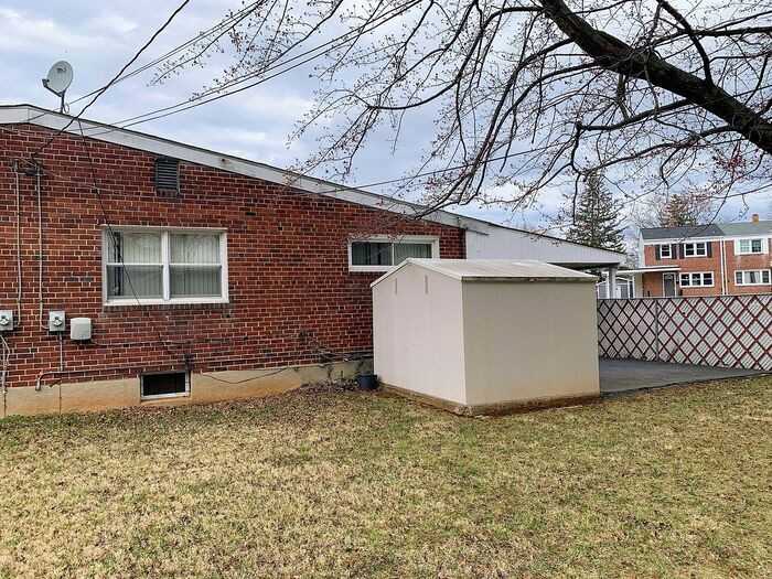 6236 Robin Hill Rd - Photo 3 of 20