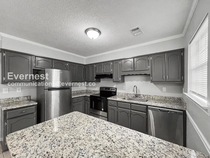 10005 Riggan Dr - Photo 3 of 22