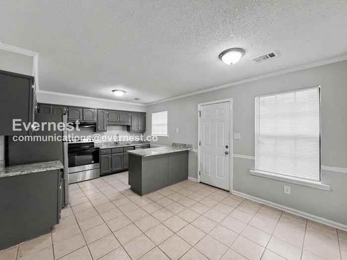 10005 Riggan Dr - Photo 4 of 22