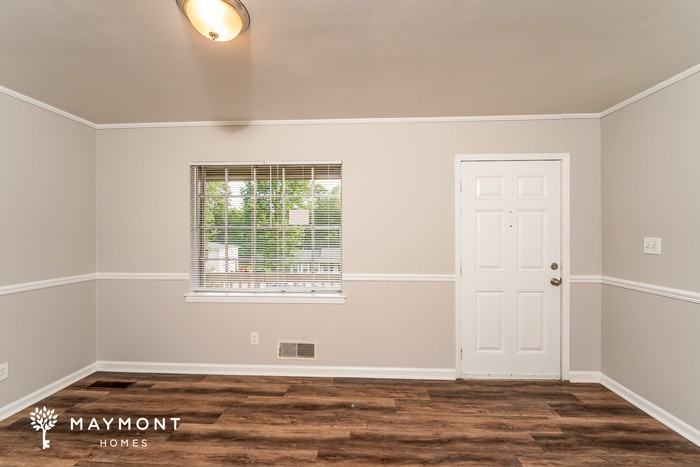 1328 Oak Ter - Photo 3 of 11