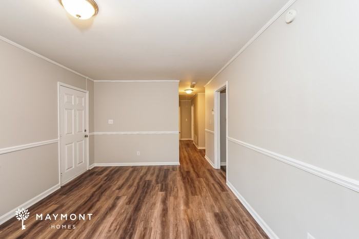 1328 Oak Ter - Photo 4 of 11