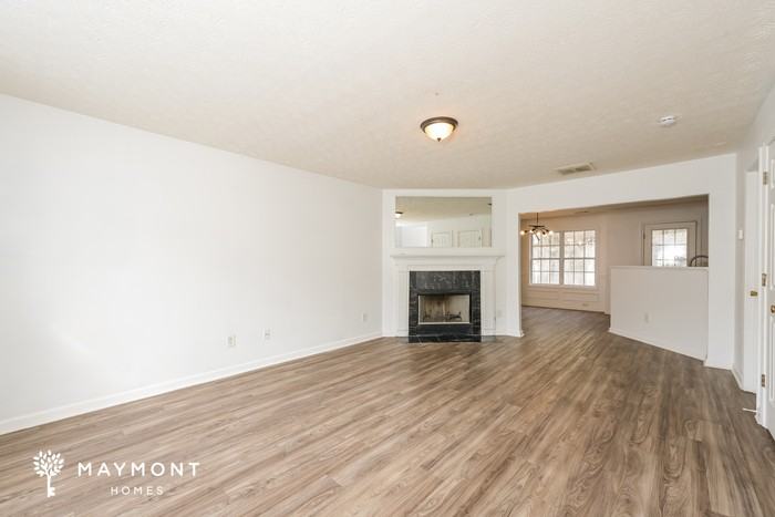 2040 Manhattan Pkwy - Photo 6 of 17