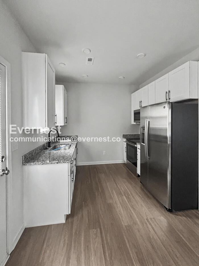 404 S 12th St - Photo 2 of 11