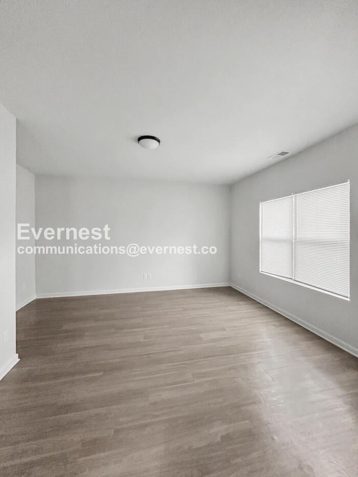 404 S 12th St - Photo 3 of 11