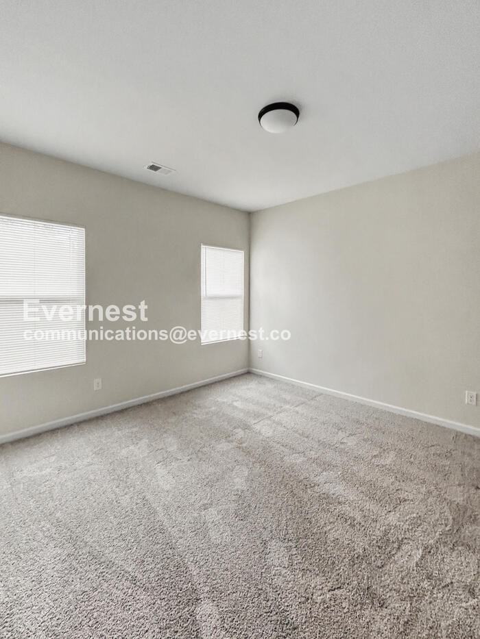 404 S 12th St - Photo 5 of 11