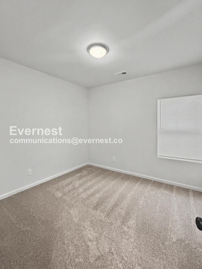 404 S 12th St - Photo 6 of 11