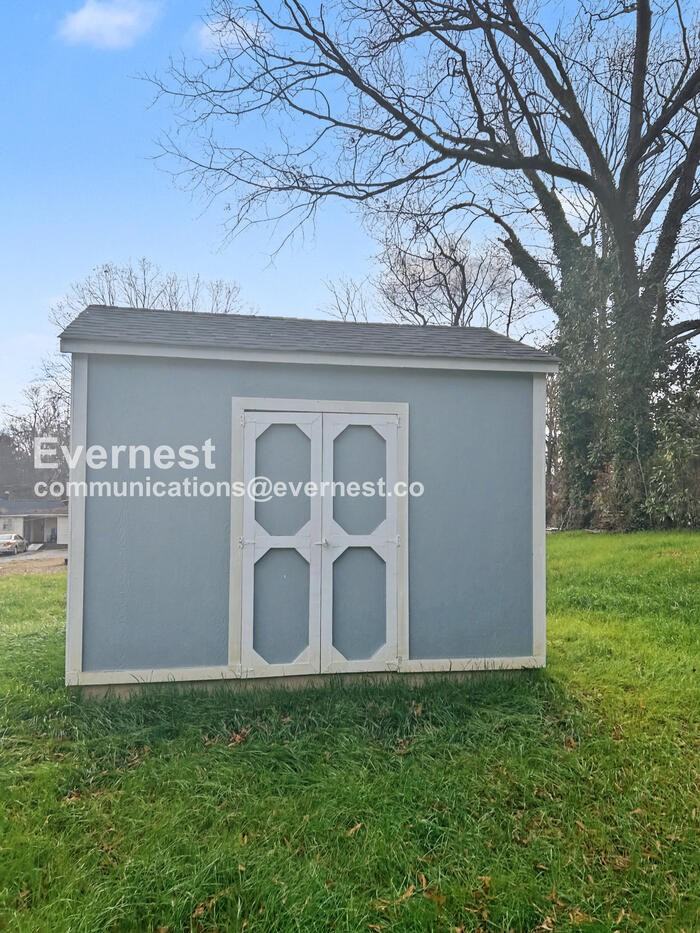 404 S 12th St - Photo 7 of 11