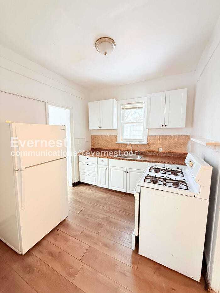 14393 Strathmoor St - Photo 3 of 34