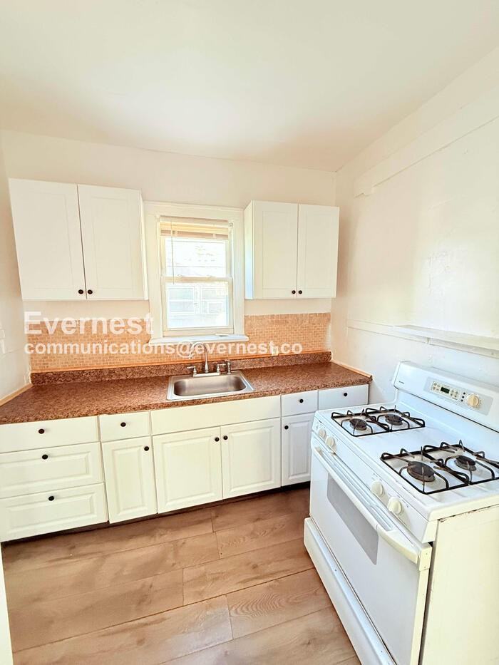 14393 Strathmoor St - Photo 4 of 34