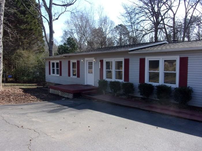 1111 Sherwood Rd - Photo 2 of 4