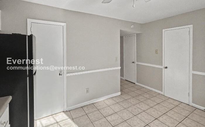 2463 Hampstead Dr - Photo 4 of 17