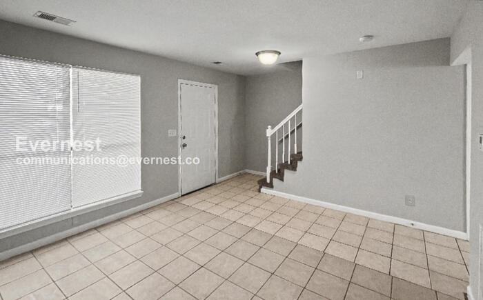 2463 Hampstead Dr - Photo 5 of 17