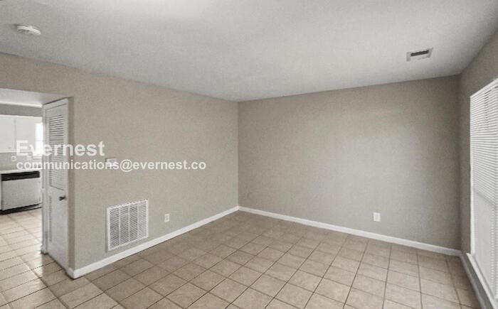 2463 Hampstead Dr - Photo 6 of 17