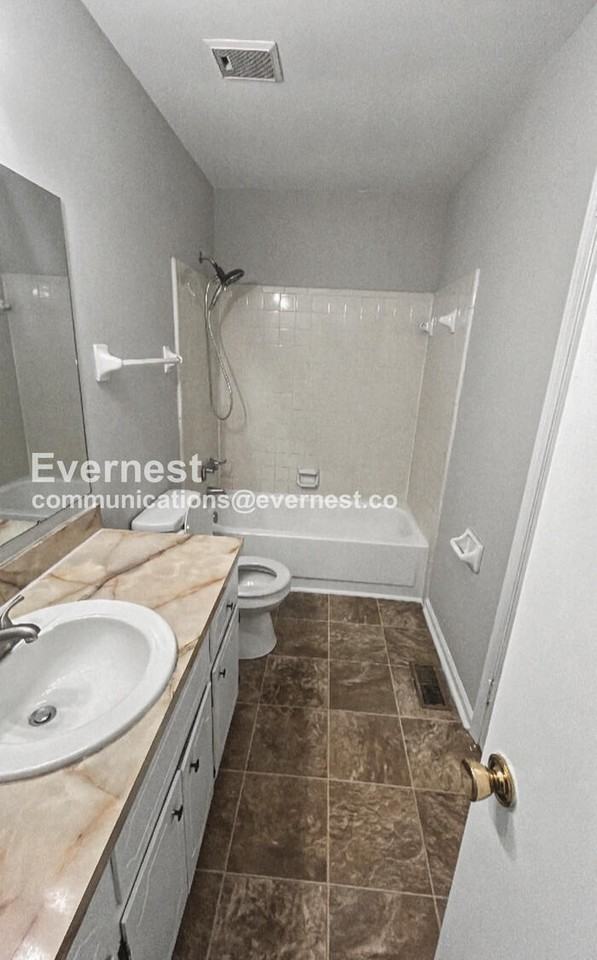 2463 Hampstead Dr - Photo 7 of 17