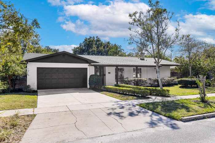 2920 Abbey Ct - Photo 2 of 39