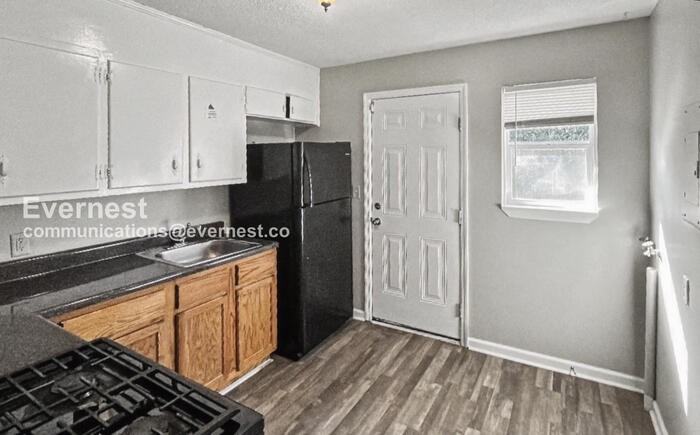 1346 Vivian St #1 - Photo 2 of 16