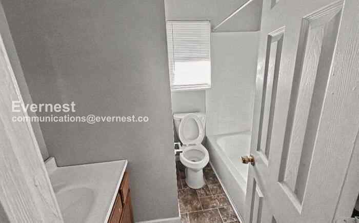 1346 Vivian St #1 - Photo 6 of 16