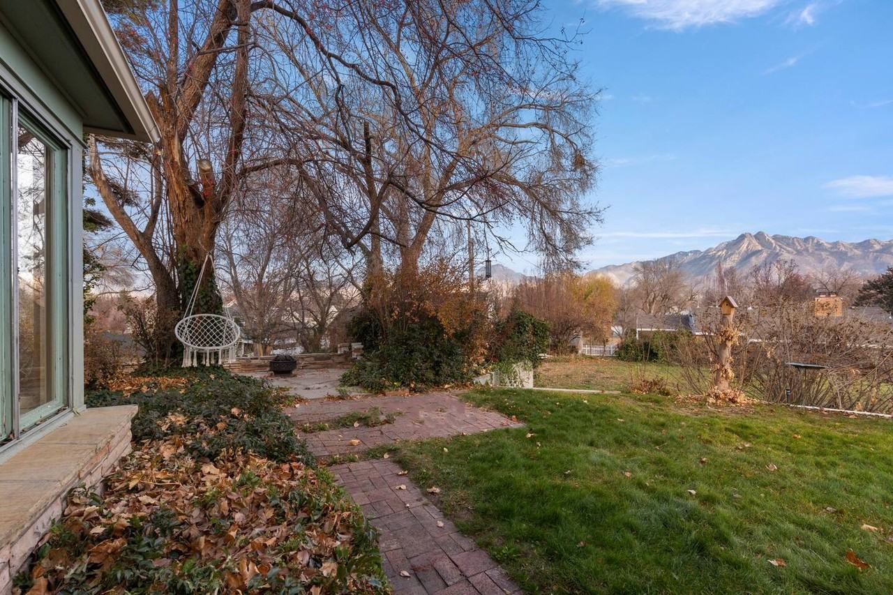 280 E Mountain View Dr - Photo 2 of 50