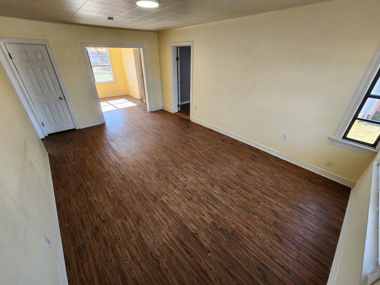 1121 E Beverly St #1 - Photo 2 of 15