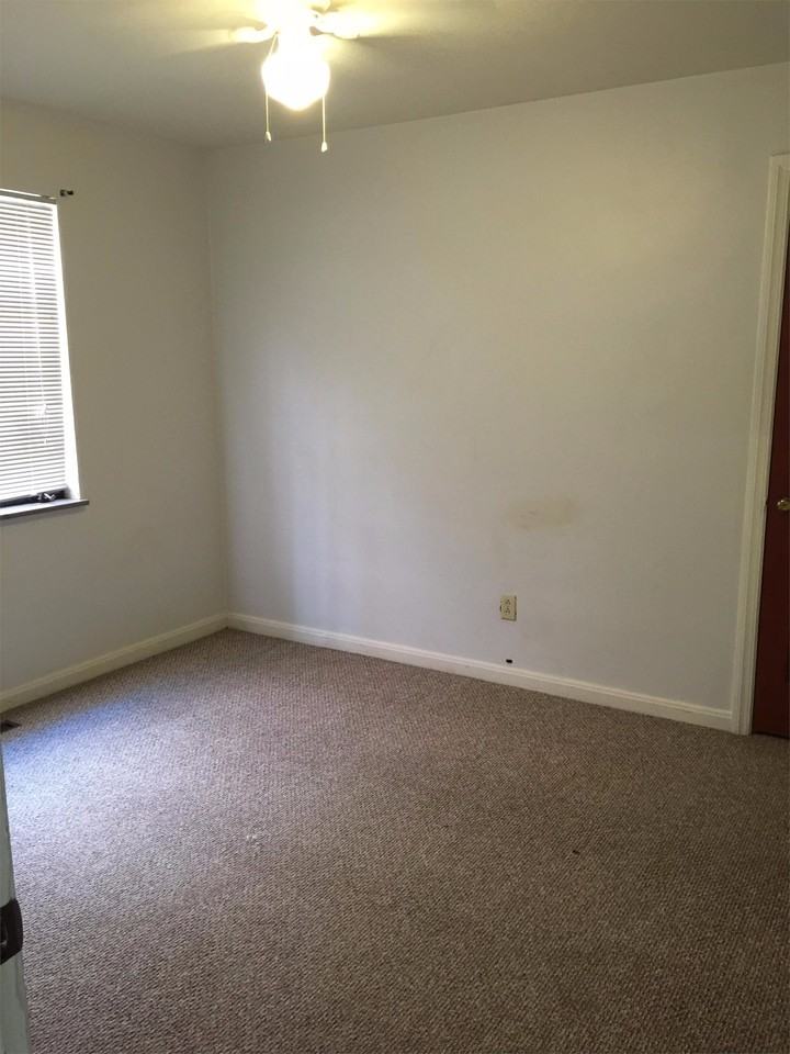 944 12th Ave - Photo 5 of 8