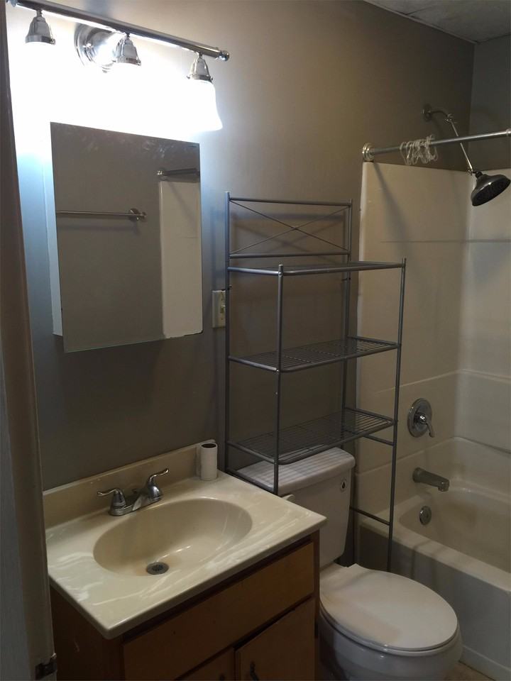 944 12th Ave - Photo 6 of 8