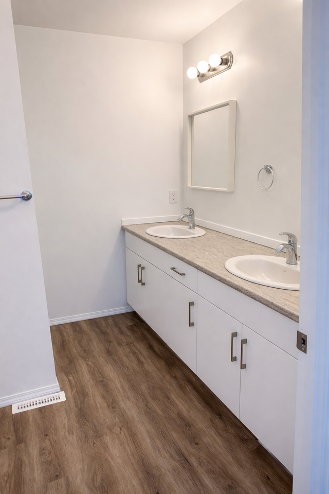 SF204 – 11811 & 11813 47 Street NW | Multiple Units Available | 1 MONTH FREE - Photo 6 of 14