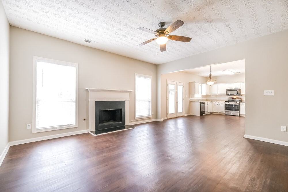 251 Winthrop Ln - Photo 5 of 17