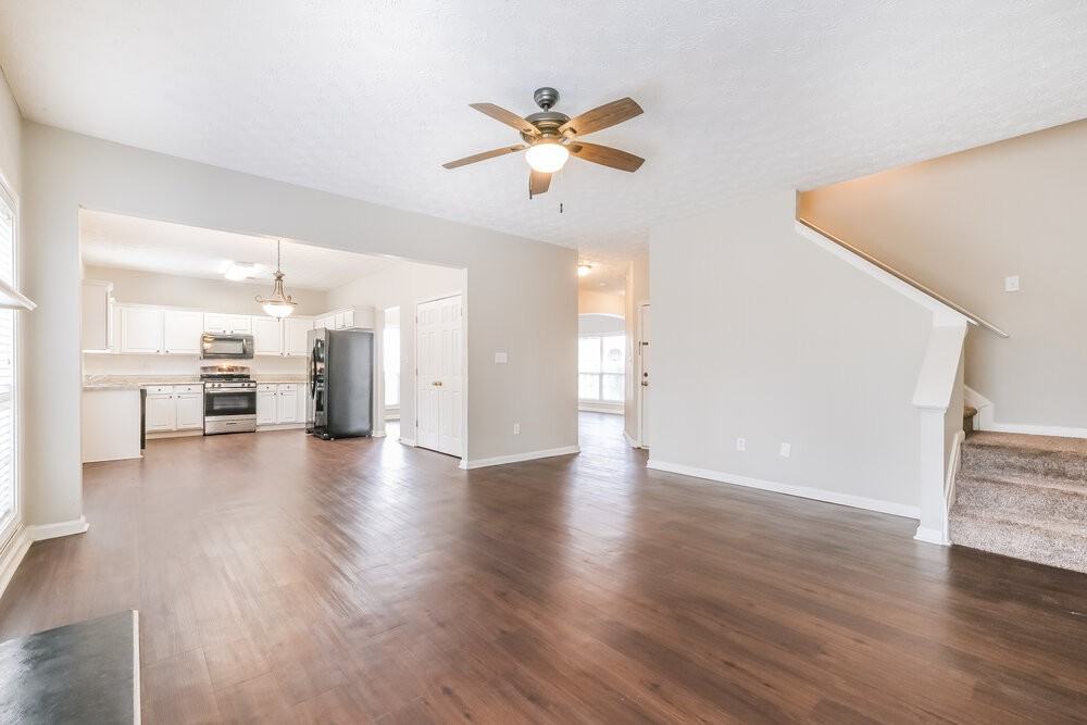 251 Winthrop Ln - Photo 6 of 17