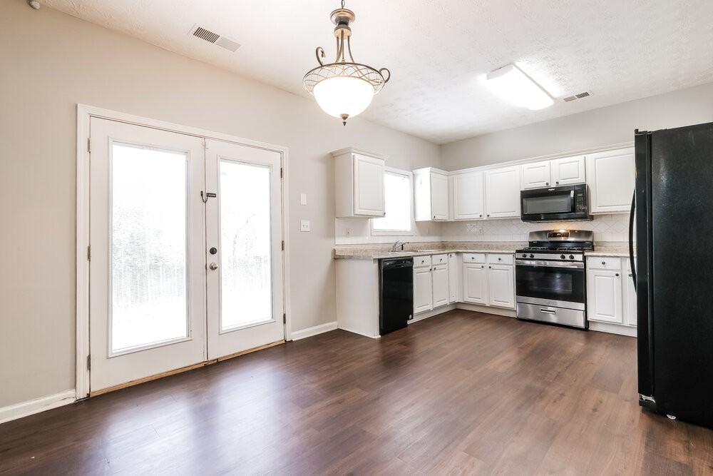 251 Winthrop Ln - Photo 7 of 17