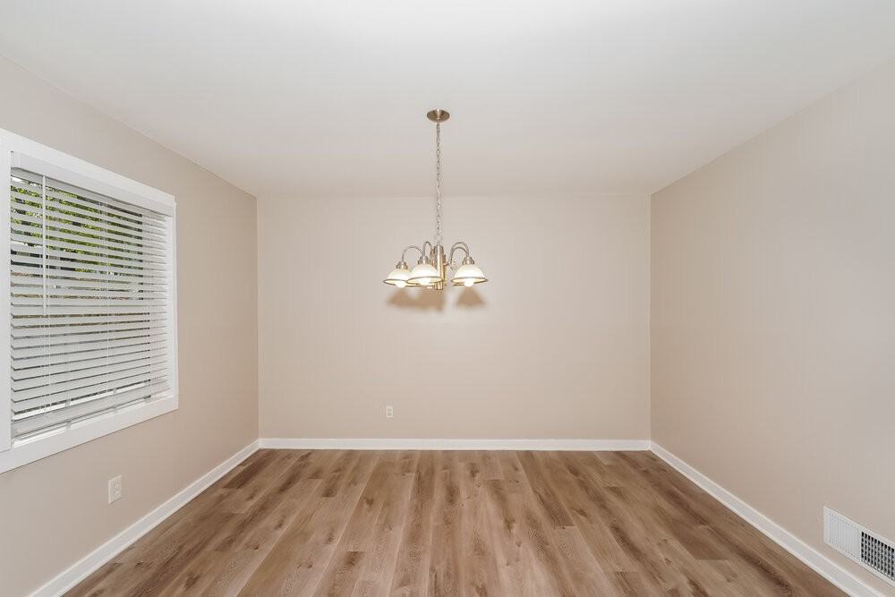 924 Charles Ct - Photo 5 of 16