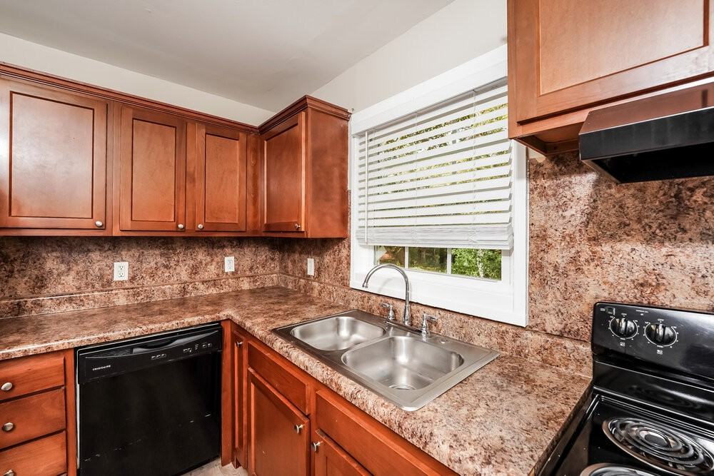 924 Charles Ct - Photo 7 of 16