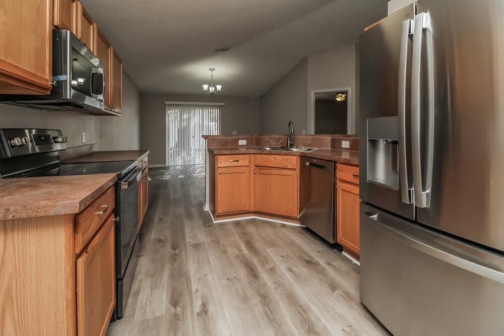 562 Wekiva Bluff St - Photo 7 of 16