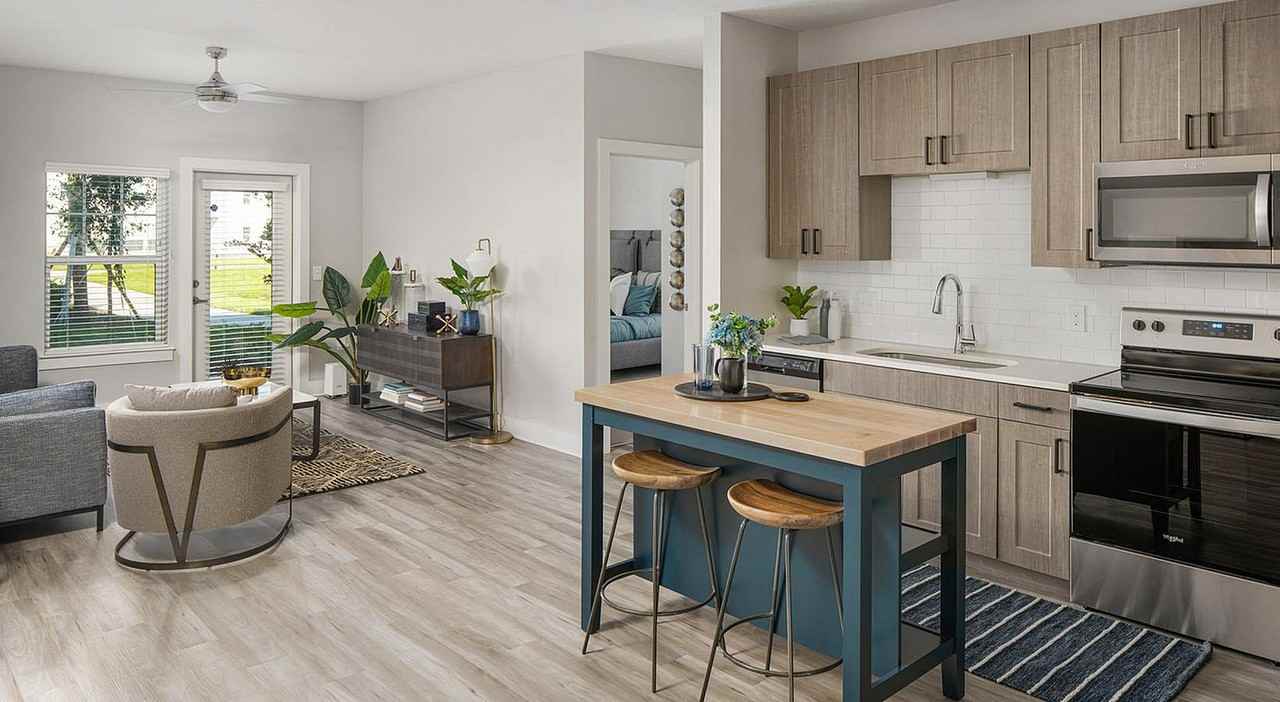 The Hudson - Photo 4 of 32