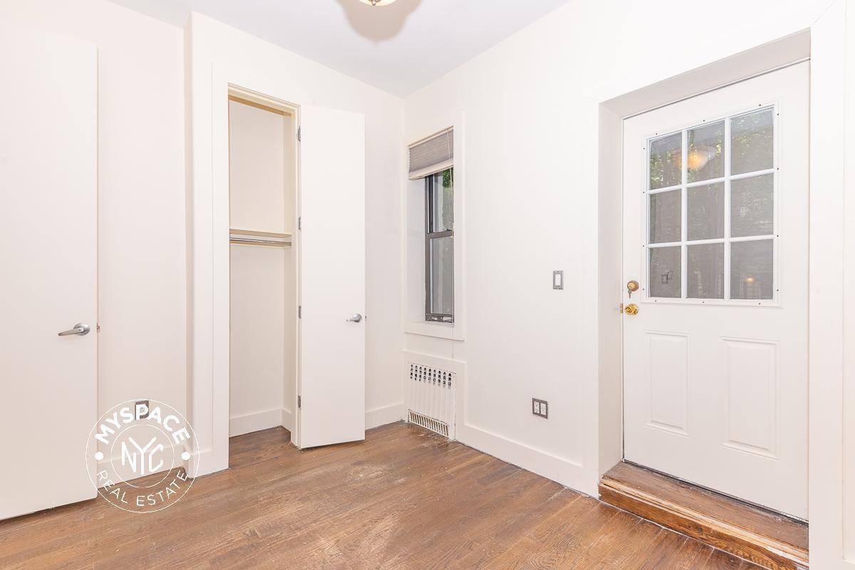 153 Starr St #1L - Photo 6 of 16