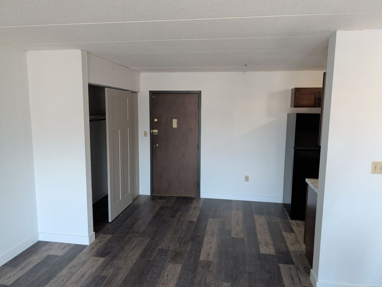 St. Vallerie Apartments - Photo 5 of 16