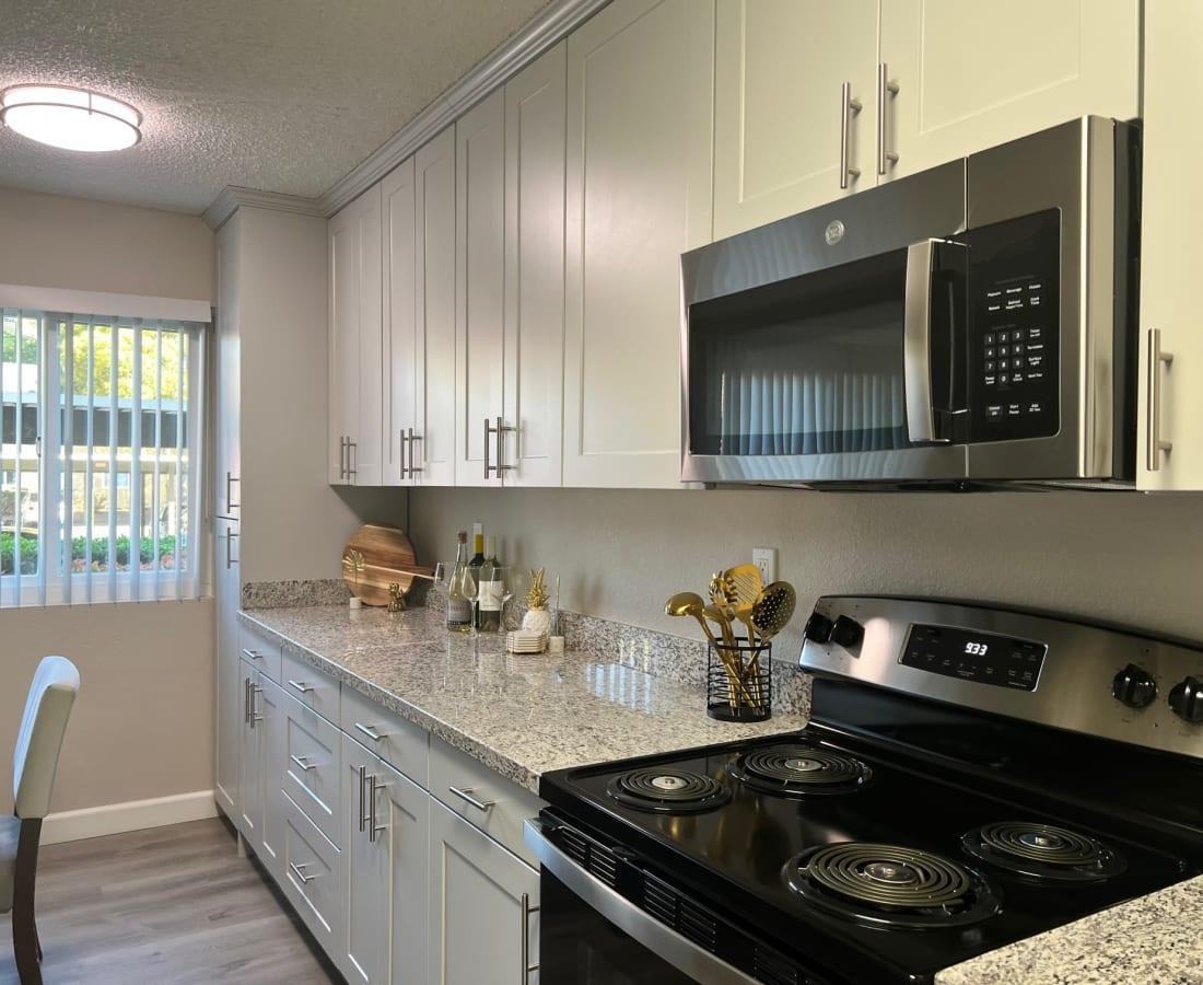 1481 Exposition Blvd - Photo 6 of 39
