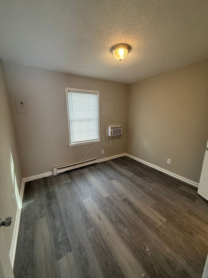 Affordable Updated 1,2,3&4 Bedroom Units!!!! Newly Renovated!!!! Available Now! - Photo 4 of 33