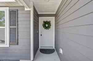 featured image of 1374 Lake Shore Blvd