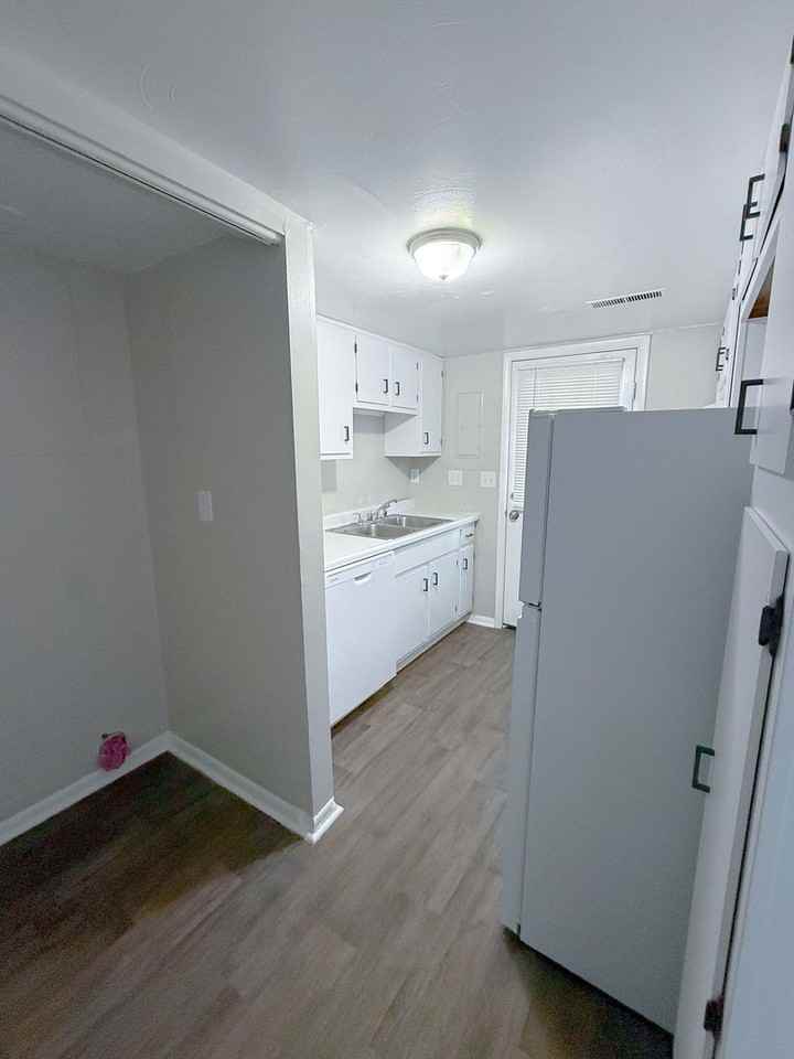 1707 Madison Street - Photo 5 of 17