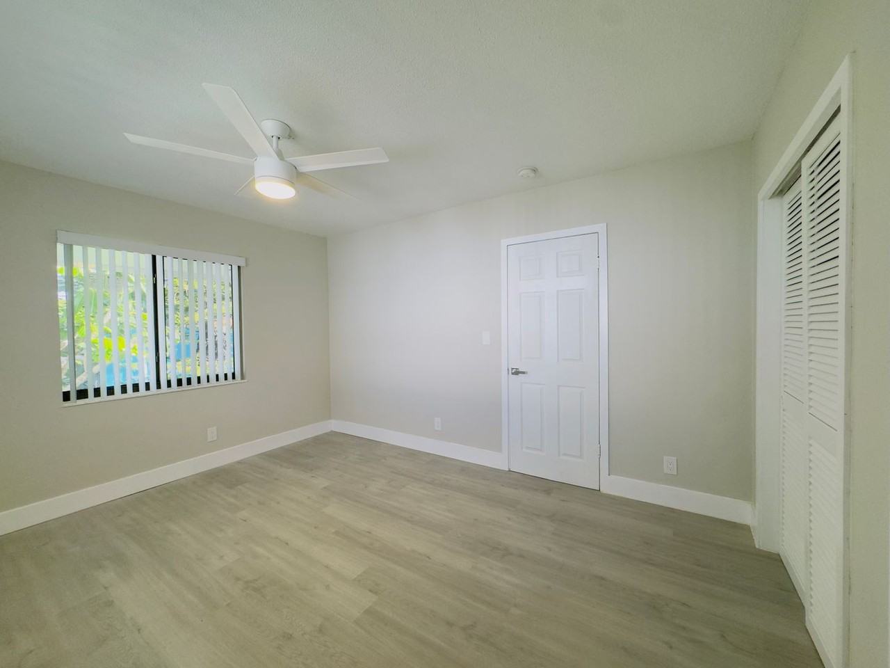 4317 NE 21ST AVE - Photo 7 of 17