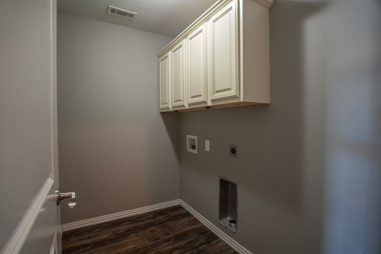 460 Captain Marshal St - Photo 3 of 24