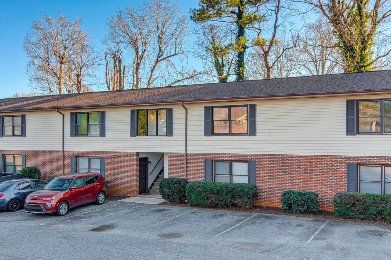 Grandview Terrace - Photo 3 of 37