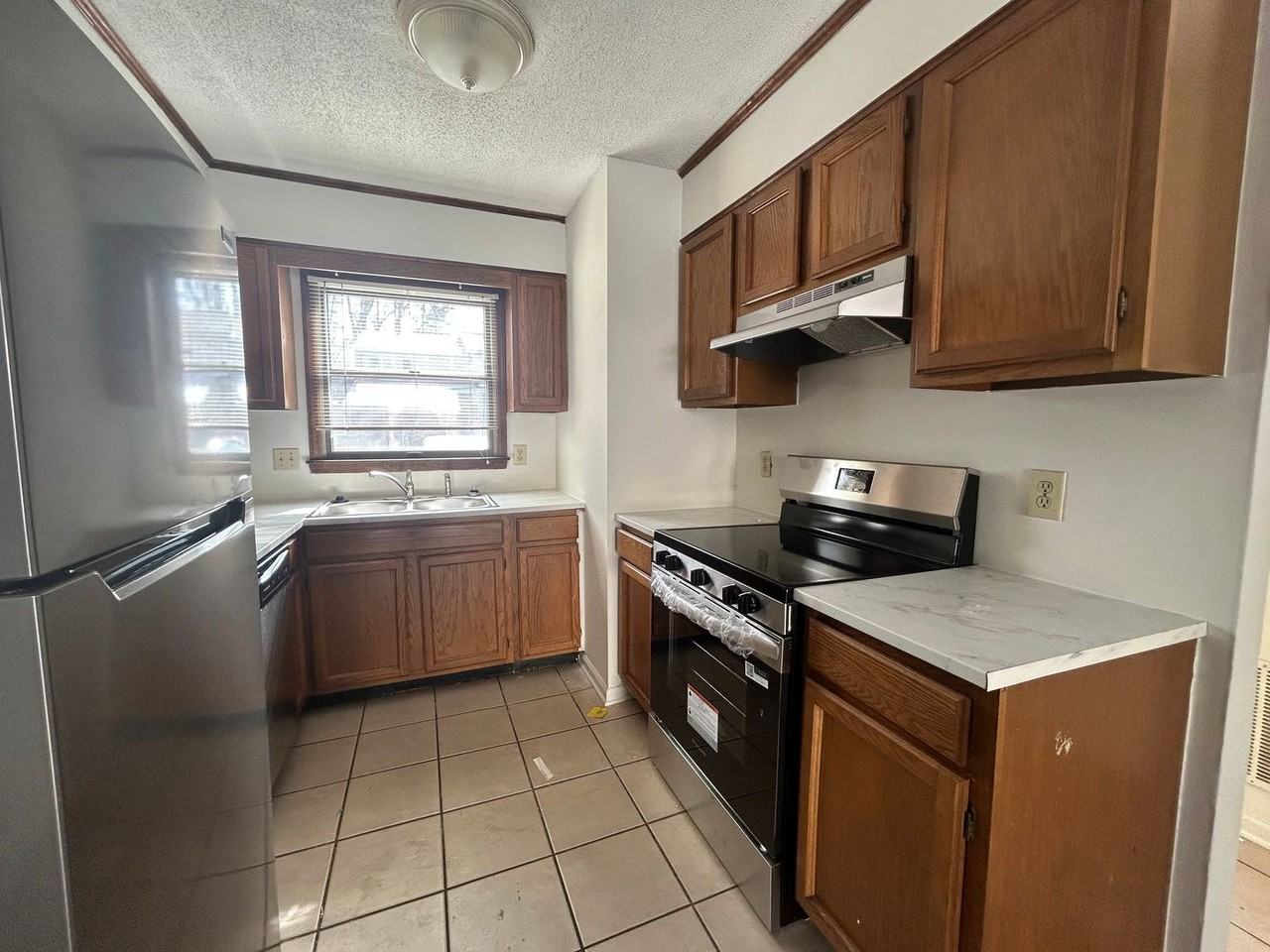 601 Timberline Dr - Photo 2 of 15