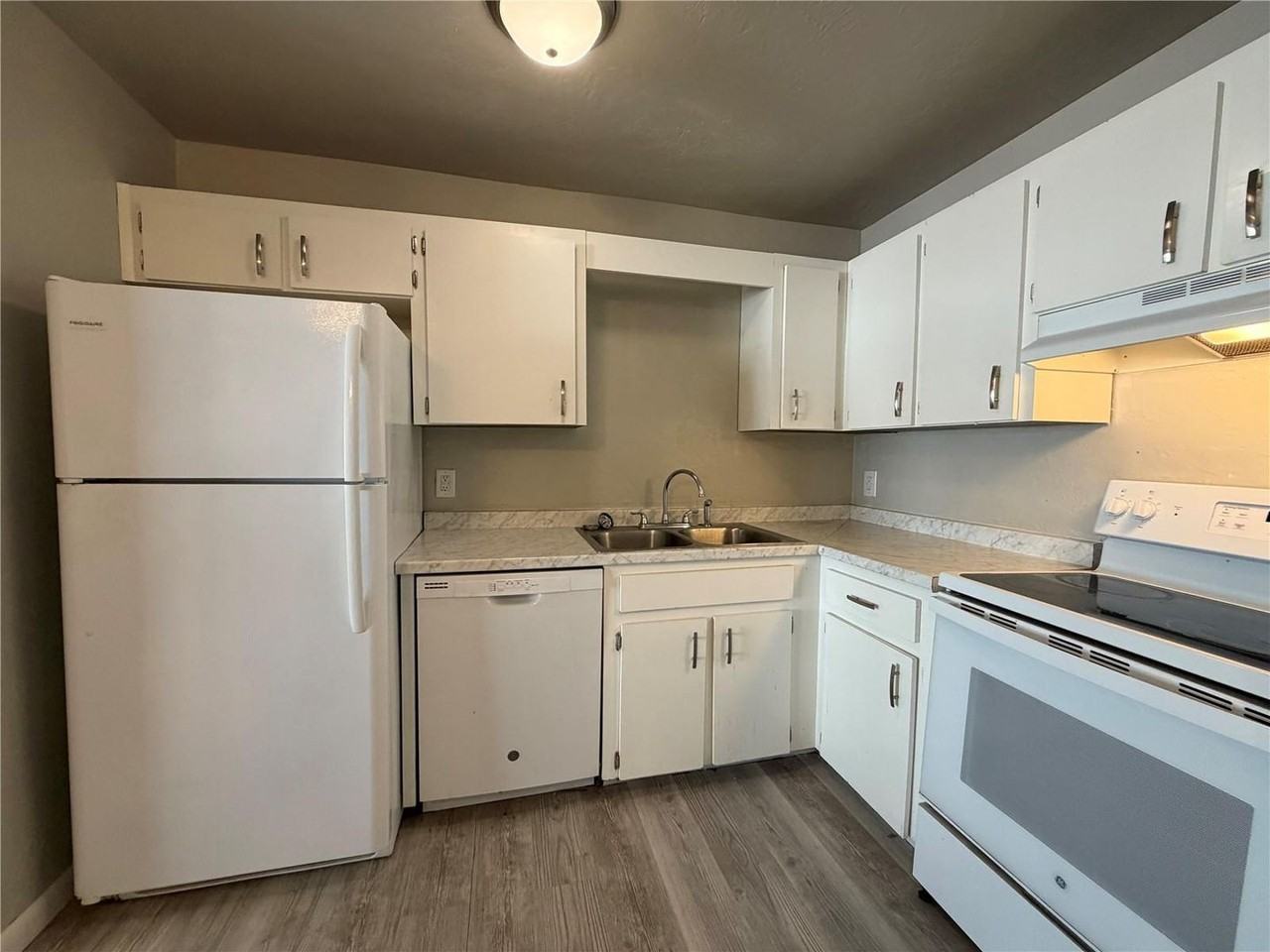 4330 Sw 74th Ter - Photo 3 of 14