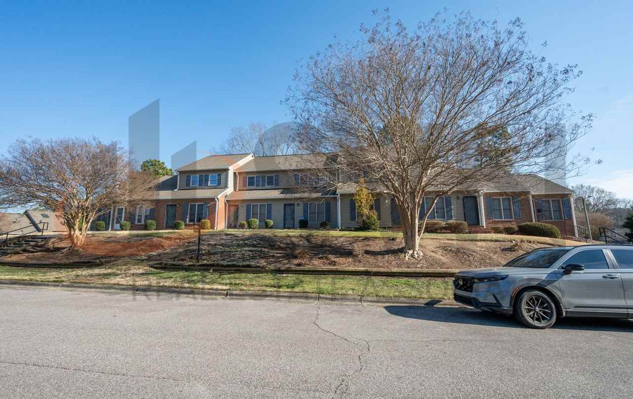 2626 Hitchcock Dr - Photo 2 of 9