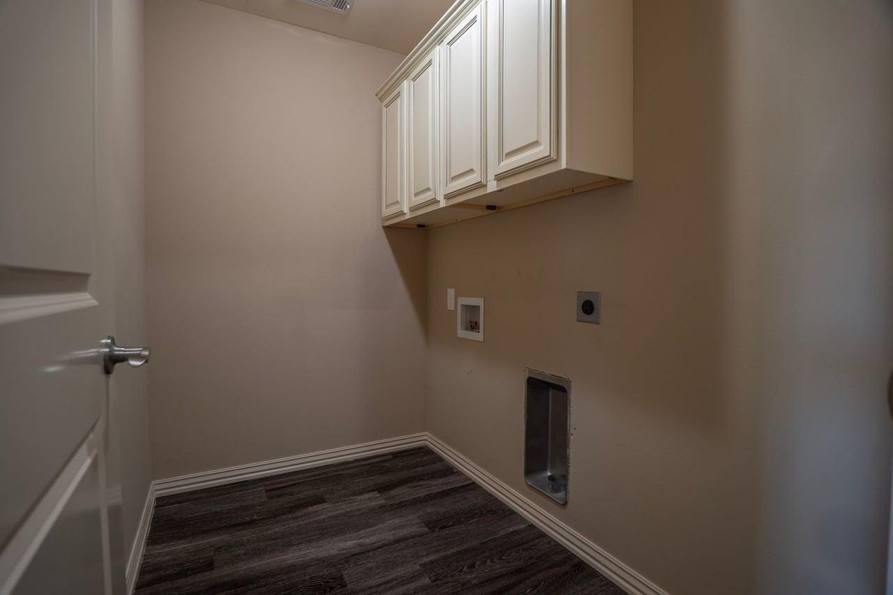 380 Captain Marshal St - Photo 3 of 25