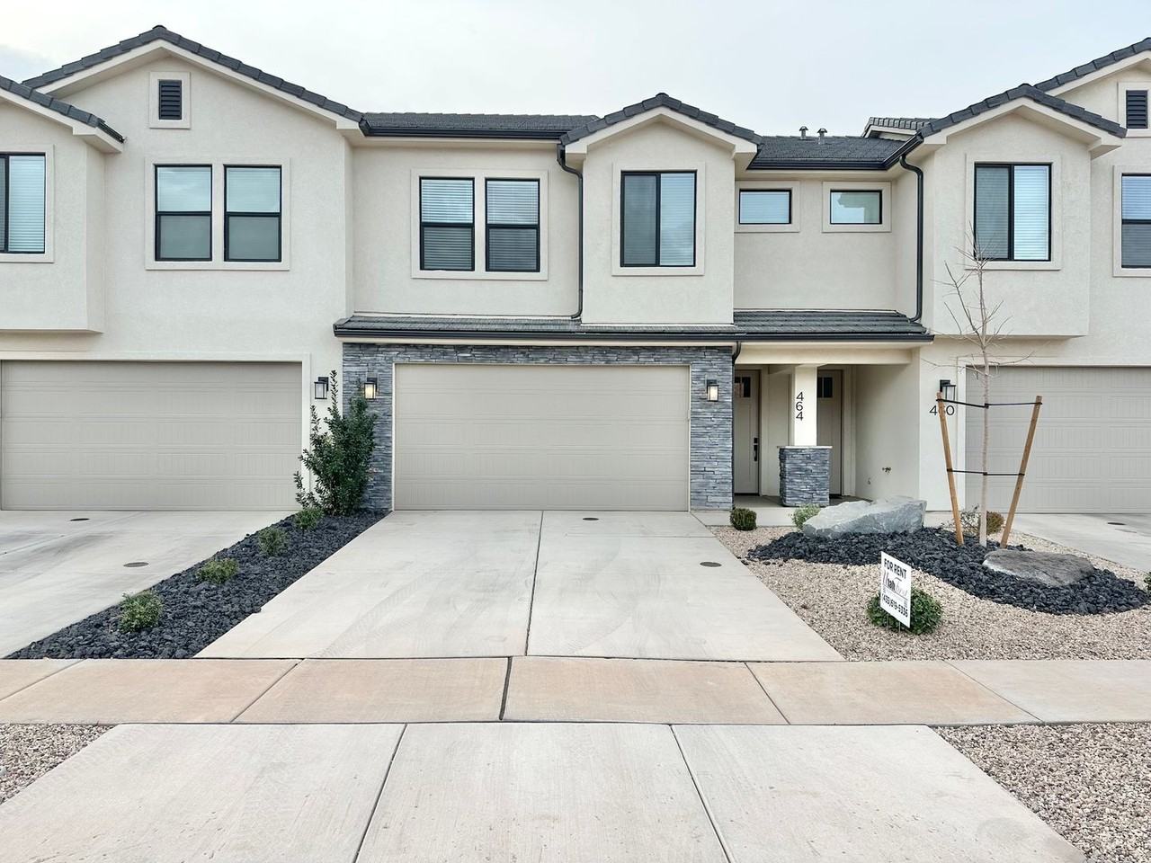 464 E Heritage Place Dr - Photo 2 of 36