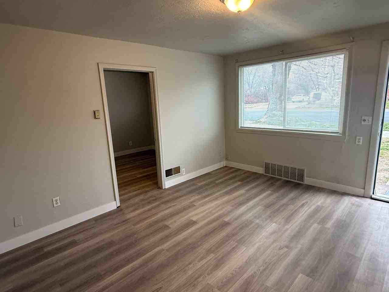 3133 Jefferson - Photo 3 of 5