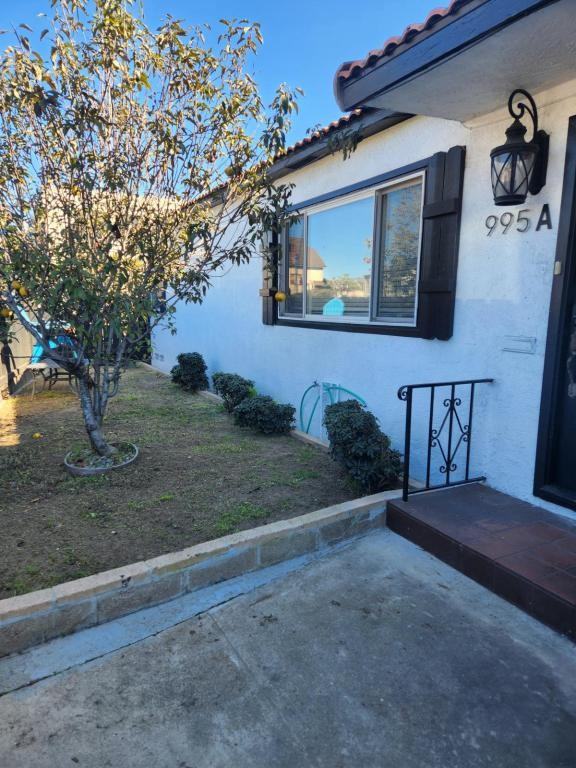 995 Rosecrans St - Photo 2 of 26